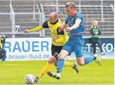  ?? FOTO: H. WILSCHREY ?? Ein Duell, das es auch in dieser Saison wieder geben wird: (v.l.) Robert Wilschrey (SC Kapellen) gegen Timo Achenbach (KFC Uerdingen.