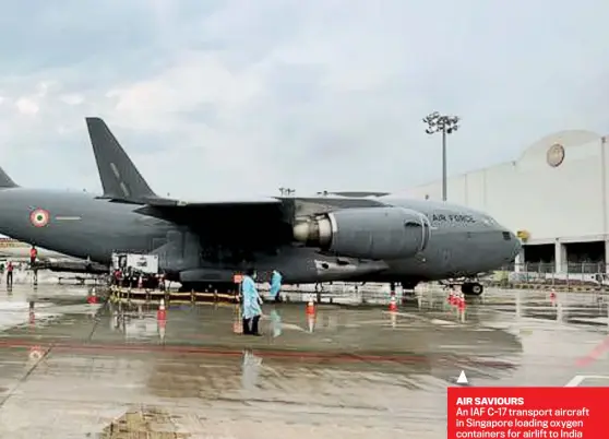  ??  ?? AIR SAVIOURS
An IAF C-17 transport aircraft in Singapore loading oxygen containers for airlift to India