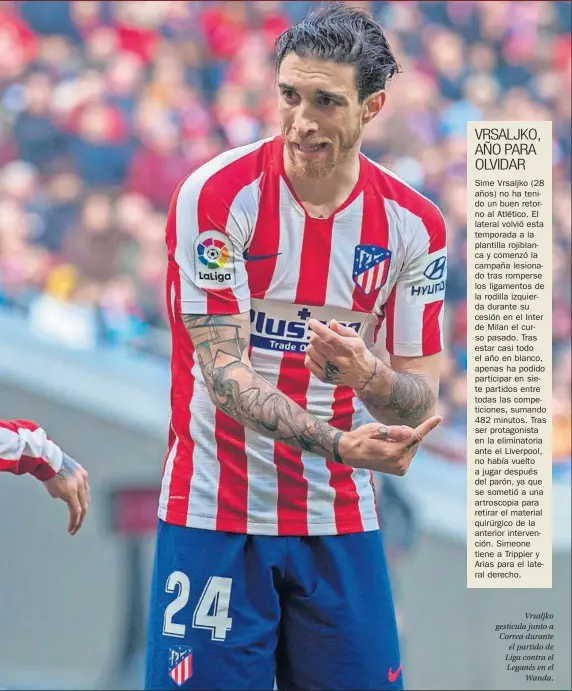  ??  ?? Vrsaljko gesticula junto a Correa durante el partido de Liga contra el Leganés en el Wanda.