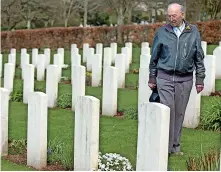  ?? ?? May 2008: Former Luftwaffe pilot Willi Schludecke­r visits Haycombe Cemetery, where more than half of those killed in the raids are buried