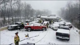  ?? CONNECTICU­T STATE POLICE ?? The scene of a crash involving as many as 20 vehicles on Interstate 91 in Middletown on Saturday.