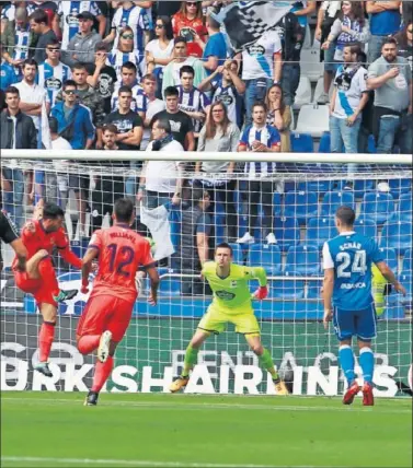  ??  ?? MAL DEBUT. Tyton se estrenó esta temporada ante la Real Sociedad y el portero polaco encajó 4 goles.