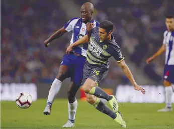  ??  ?? Danilo, aqui com André Luís, voltou ao onze e foi dos melhores do FC Porto