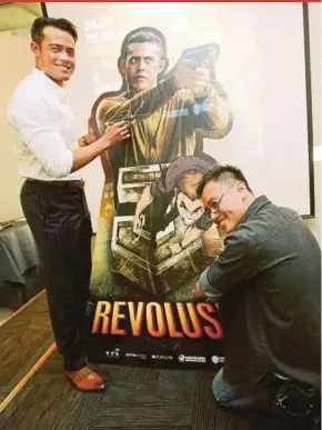  ?? PIC BY NURUL SHAFINA JEMENON ?? Actor Zul Ariffin (left) with Kadokawa Gempak Starz’s comic artist, Wilson Lew, at the launch of the ‘J Revolusi Limited Edition Companion Book’ at Popular Bookstore at Sunway Pyramid in Petaling Jaya last Saturday.