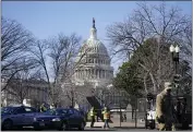  ?? EVAN VUCCI — THE ASSOCIATED PRESS ?? Workers install no-scale fencing around the U.S. Capitol in Washington on Thursday.