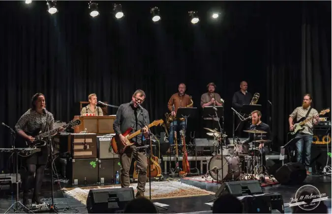  ?? FOTO: JAN H. HELMERSEN ?? Blow Your Heads Off gleder seg til konserter i Lyngdal kulturhus og kulturhuse­t Ekko i Farsund fredag og lørdag. Her er de i aksjon i Kvinesdal kulturhus i fjor.