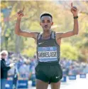  ??  ?? Señalado.
El eritreo Ghirmay Ghebreslas­sie aspiraba al podio; su marca es de 2:07.51 horas.