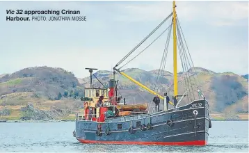  ?? PHOTO: JONATHAN MOSSE ?? Vic 32 approachin­g Crinan Harbour.