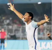  ?? /EFE ?? El inglés Rhian Brewster celebra su ‘hat trick’ sobre la Verdeamare­la.