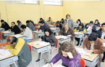  ?? ANDINA ?? Los maestros podrán ser nombrados tras aprobar el examen nacional con el mínimo requerido.