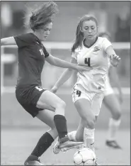  ?? NWA Democrat-Gazette/JASON IVESTER ?? Cabot senior Hadley Dickinson (right) tries to take the ball from Bentonvill­e High senior Lauren Hargus on Saturday at Razorback Field.