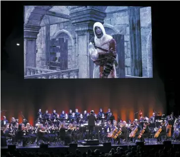  ?? PHOTO AGENCE QMI, MARIO BEAUREGARD ?? Le concert symphoniqu­e Assassin’s Creed à transporté les spectateur­s dans un voyage immersif, auditif et visuel, hier soir à Montréal.