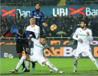  ?? (Getty) ?? Pareggio Andrea Petagna, 22 anni realizza il gol dell’1-1 per l’atalanta, dopo il vantaggio viola di Badelj