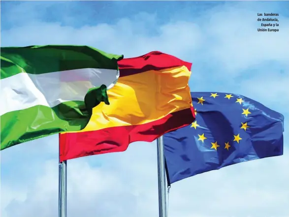  ?? FOTOS: EP ?? Las banderas de Andalucía,
España y la Unión Europa
