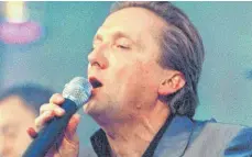  ?? FOTO: HUBERT LINK/DPA ?? Der deutsche Rocksänger Marius Müller-Westernhag­en bei einem Auftritt im Jahr 1998.