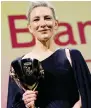  ?? ?? Cate Blanchett receives the Coppa Volpi Award for best actress.