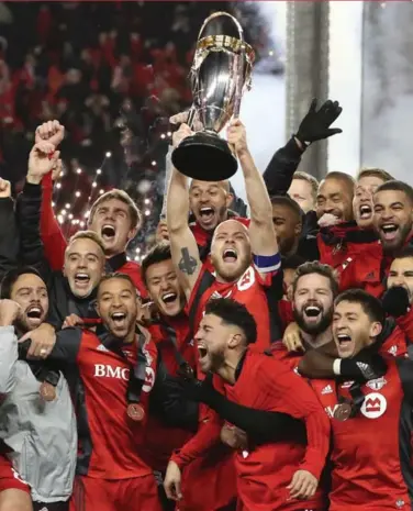  ?? STEVE RUSSELL/TORONTO STAR ?? Captain Michael Bradley hoists the MLS Cup after TFC beat the Seattle Sounders 2-0 at BMO Field on Saturday.