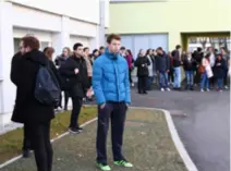  ??  ?? Vatrogasci su za intervenci­je pregazili ženu. Smrskana joj je noga; Studente nakon panike mučilo kada će moći u svoje sobe