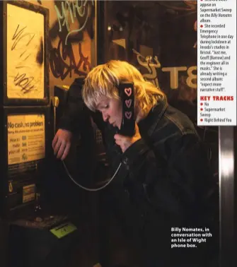  ??  ?? Billy Nomates, in conversati­on with an Isle of Wight phone box.