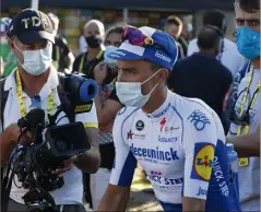  ??  ?? Désormais e du général, le Français est apparu dépité face à la caméra de France-Télévision­s. (Photos AFP)