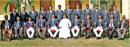  ??  ?? St. Anthony's College cricket team with officials