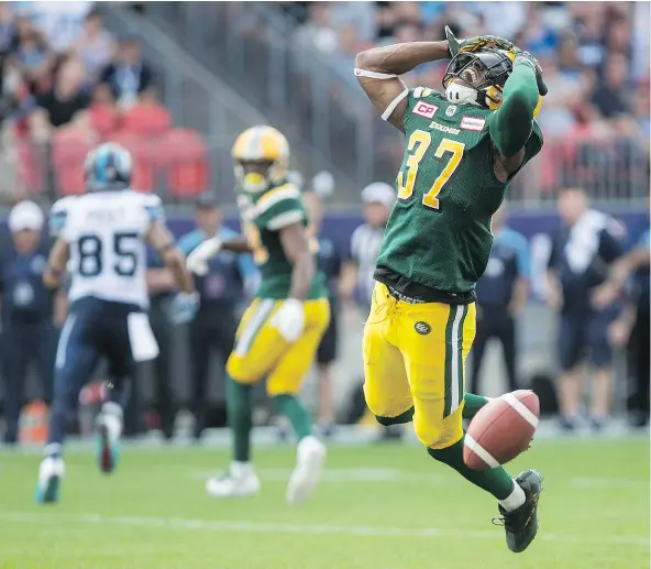  ?? — THE CANADIAN PRESS ?? Edmonton linebacker Kenny Ladler reacts with frustratio­n after failing to intercept a pass tossed by Toronto quarterbac­k Ricky Ray during the first half of their game in Toronto on Saturday. The Argonauts beat the Eskimos 34-26.