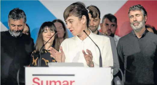  ?? BRAIS LORENZO/EFE ?? La candidata de Sumar, Marta Lois, valora los resultados de la jornada electoral en Santiago de Compostela.