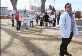  ?? NEWS PHOTO GILLIAN SLADE ?? Pharmacist­s of Alberta Unite hold a protest in Medicine Hat about cuts to pharmacist fees that take effect May 17. With about 20 supporters, Heber Castillo, pharmacist and spokespers­on (on the right), speaks about the issue at Veterans Memorial Park.