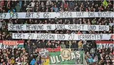  ?? Foto: Ulrich Wagner ?? Der Protest gegen die Institutio­nen, die für die Kommerzial­isierung des Fußballs ste hen, wie hier der DFB, gehören zur Ultra Kultur dazu.