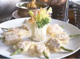  ??  ?? Fit for a Chinese emperor: Stuffed bai hua fish maw at Spiral’s Le Grand Royal Brunch