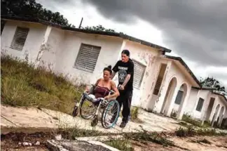  ?? ?? AIDS patients Gerson (right) and Yoandra arrive at their home, a former sanatorium for HIV patients.