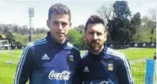  ?? FACEBOOK ?? FCZ-Neuzugang Nicolás Andereggen mit Lionel Messi.