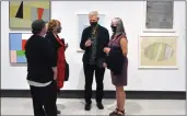  ?? ?? Abstract painter Jonathan Forrest (centre) during the reception with the artist hosted by the Art Gallery of Swift Current, Sept. 17.