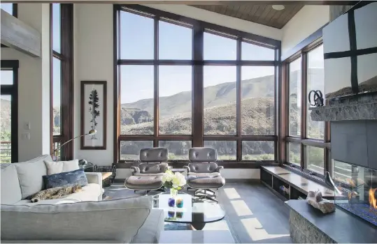  ??  ?? “The kitchen, dining and living areas were organized for simple living and entertaini­ng, knowing that when larger groups arrived, we would utilize the amenities of Canyon River Ranch,” says homeowner Mark Kane. “This is just a great room for entertaini­ng.”