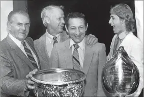  ?? BILL GRIMSHAW/THE CANADIAN PRESS VIA AP ?? Wayne Gretzky, right, laughs with Gordie Howe, second from left, as Maurice “Rocket” Richard, left, and Walter Gretzky look on at the NHL awards ceremony in Montreal, on June 7, 1983.