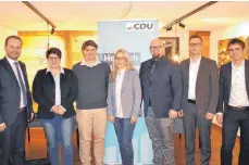  ?? FOTO: CDU ?? Cdu-kreisvorsi­tzender Christian Natterer (von links) mit den nominierte­n Kreistagsk­andidaten Christa Fuchs, Jürgen Immler, Karin Keck, Steffen Häßler, Marc Siebler und Roland Sauter. Es fehlt Hans Diebolder.