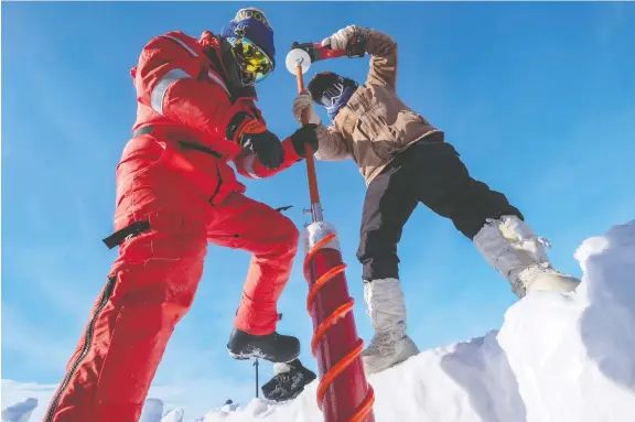  ?? PHOTOS: BONNIE JO MOUNT/THE WASHINGTON POST ?? Rachel Lekanoff, left, and Daniel Watkins learn to core ice. The U.S. is one of several countries taking part in an internatio­nal Arctic study.