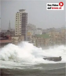 ??  ?? „ Irma“trifft Havannas berühmte Uferpromen­ade Malecón