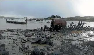  ?? ?? The Green Point ship graveyard at Bluff. Shown from left are Dispatch, Hirere and Savaii in the foreground