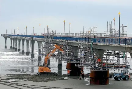  ?? PHOTO: STACY SQUIRES/STUFF ?? Ongoing work at the New Brighton Pier will force it to close to the public this month.