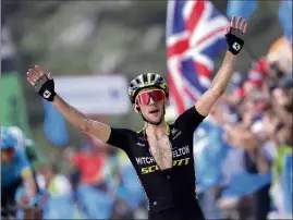  ??  ?? Coup double pour Simon Yates au sommet des Praeres. (Photo EPA/MAXPPP)