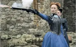  ??  ?? Indomptabl­e Marie Stuart (incarnée par Saoirse Ronan). Elle refuse de plier devant la reine d’Angleterre qui voudrait la soumettre. Au contraire, elle veut son trône, certaine de sa légitimité puisque le pape n’a pas autorisé l’union des parents d’Élisabeth Ire , Henry VIII et Anne Boleyn.