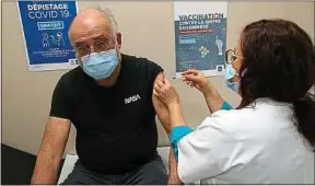  ??  ?? Par rapport à décembre, davantage de Français souhaitent se faire vacciner.