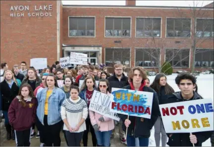  ?? ERIC BONZAR — THE MORNING JOURNAL ?? Students of Avon Lake High School walked out of classes March 9, to raise awareness about gun violence in schools. The morning rally was in response to the Marjory Stoneman Douglas High School shooting in Parkland, Fla., on Feb. 14.