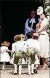  ??  ?? Herzogin Kate ermahnt die Blumenkind­er, in der Kirche leise zu sein. Foto: M. Stewart