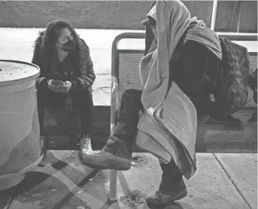  ?? MARK HENLE/THE REPUBLIC ?? Nicky Stevens, left, interviews a homeless person during Maricopa County’s annual Point-in-Time count, Jan. 25 near Seventh Avenue and Roosevelt Street in Phoenix.