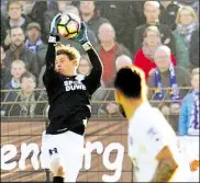  ?? BILD: WOLFGANG WITTIG ?? Sicherer Rückhalt: VfB-Keeper Jannik Wetzel hielt auch im packenden Derby in Meppen seinen Kasten sauber.