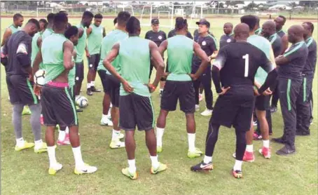  ??  ?? Super Eagles at training in Uyo... yesterday