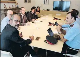  ?? ALEJANDRO GARCIA / EFE ?? Les cúpules d’Interior i els Mossos reunides ahir