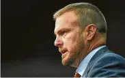  ?? Cooper Neill / Associated Press ?? Texas coach Tom Herman didn’t commit Tuesday to a starting quarterbac­k or a timetable for naming one.